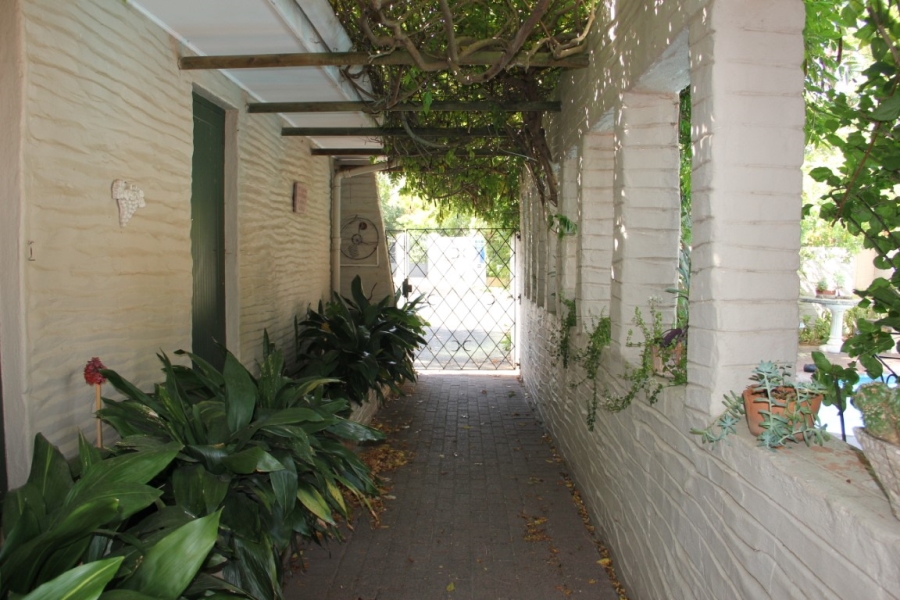 To Let 3 Bedroom Property for Rent in Golden Acre Western Cape